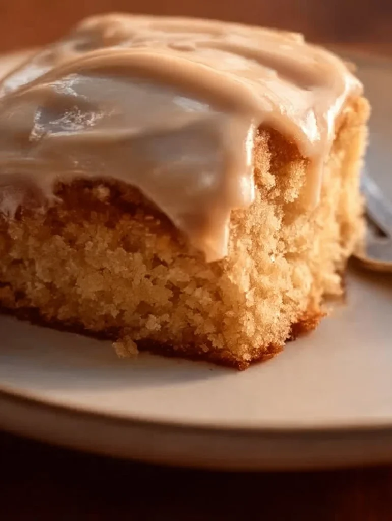 Rollos de Canela de Pan de Jengibre recién horneados con glaseado