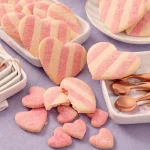 Galletas rayadas de corazón decoradas para San Valentín