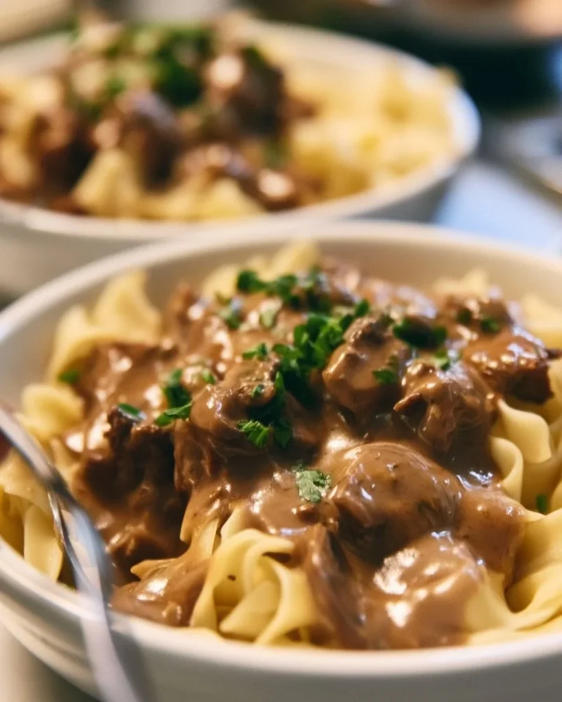 Plato de Beef Stroganoff fácil preparado en una sola olla