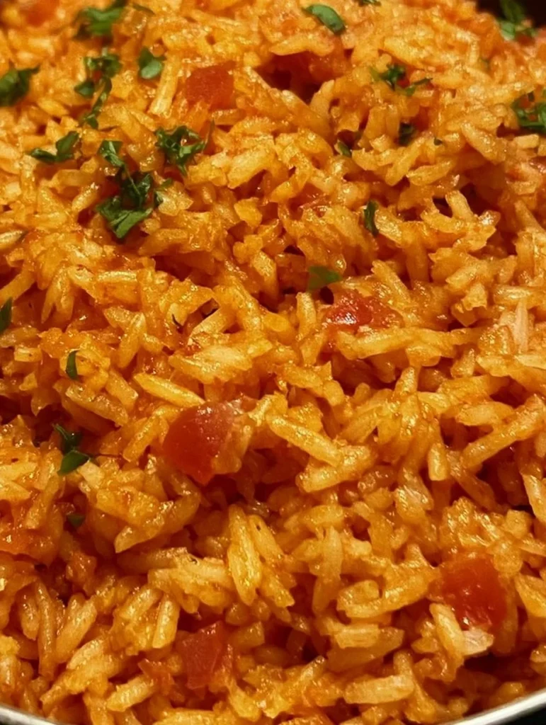 Delicioso plato de arroz español simple y sabroso preparado con ingredientes frescos.