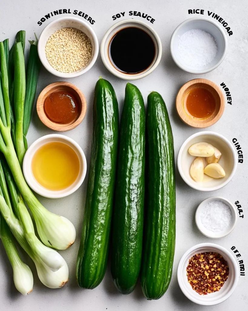 Ensalada de pepino asiática fácil, fresca y colorida con ingredientes saludables