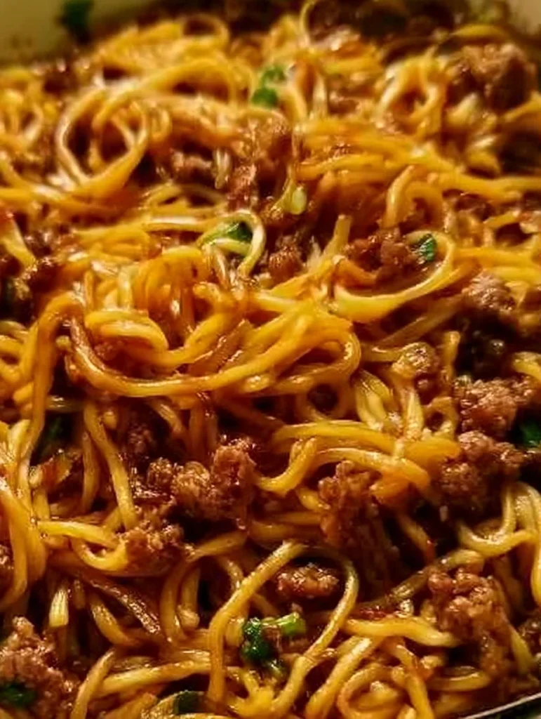 Receta fácil de fideos con carne molida mongola en un plato sabroso